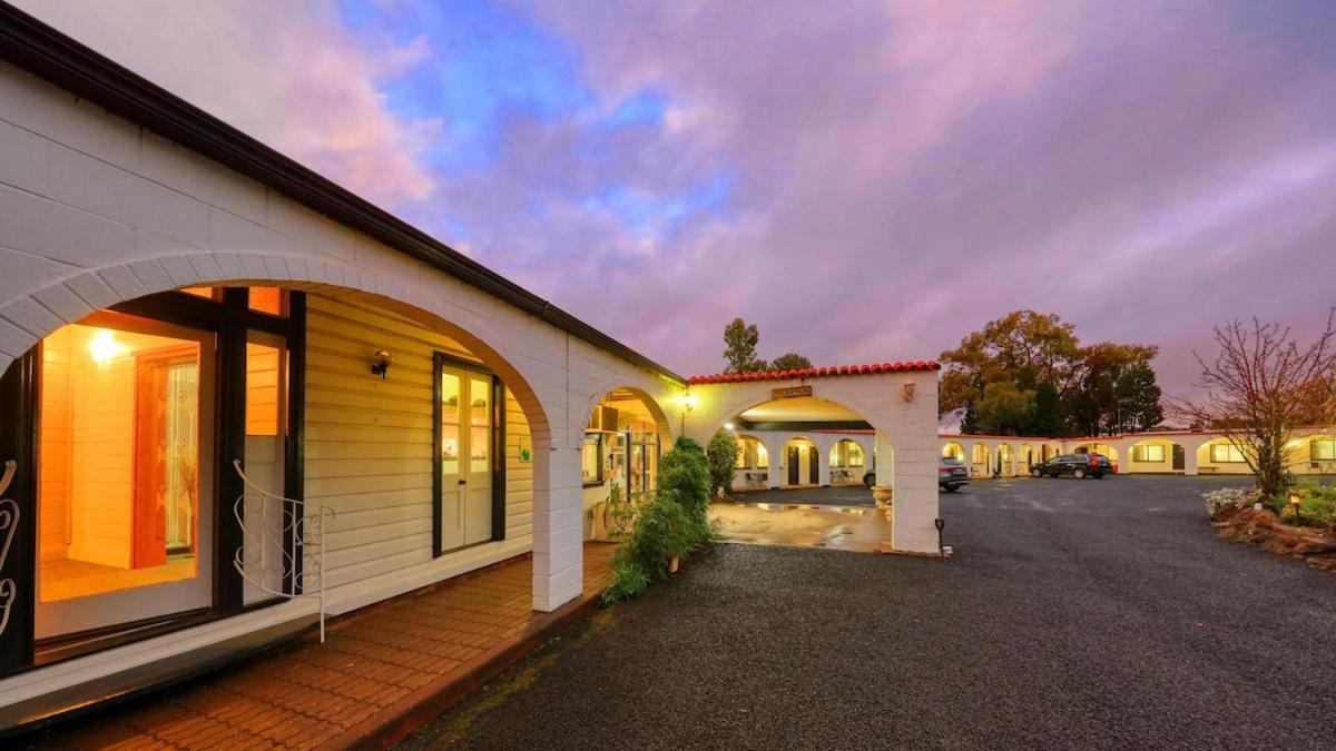 Azalea Motel Coonabarabran Exterior photo