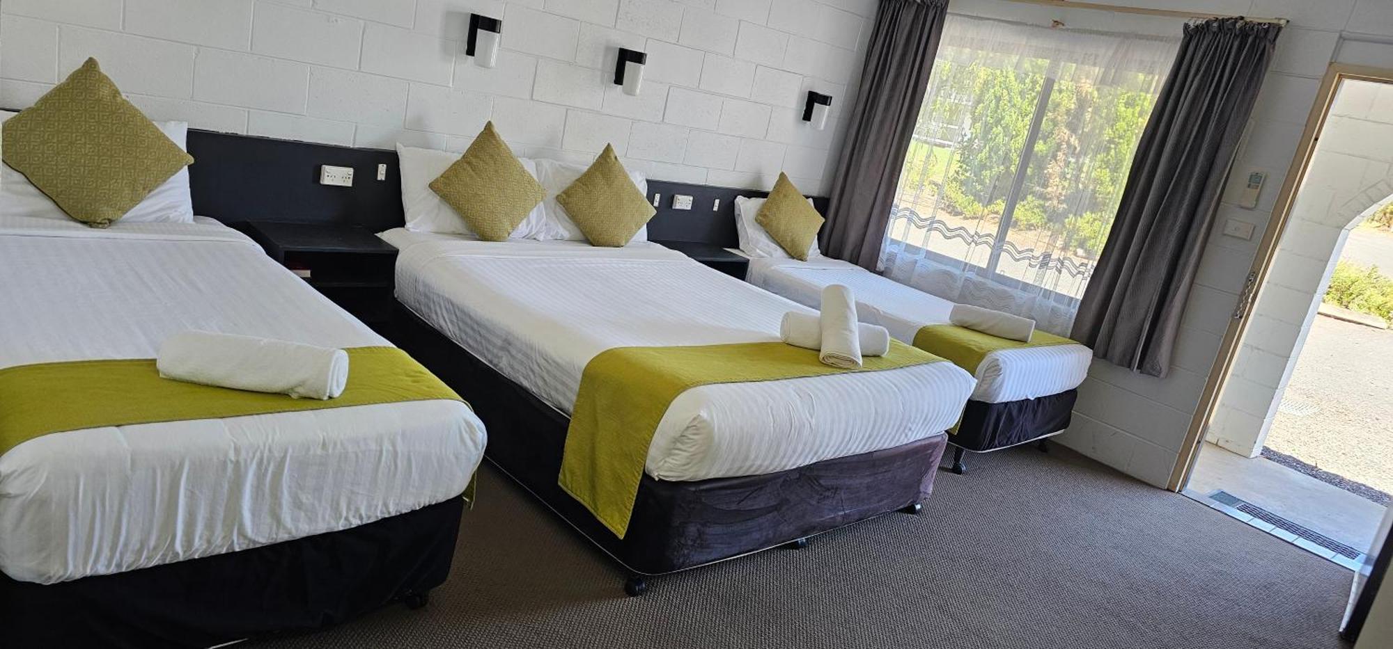 Azalea Motel Coonabarabran Exterior photo