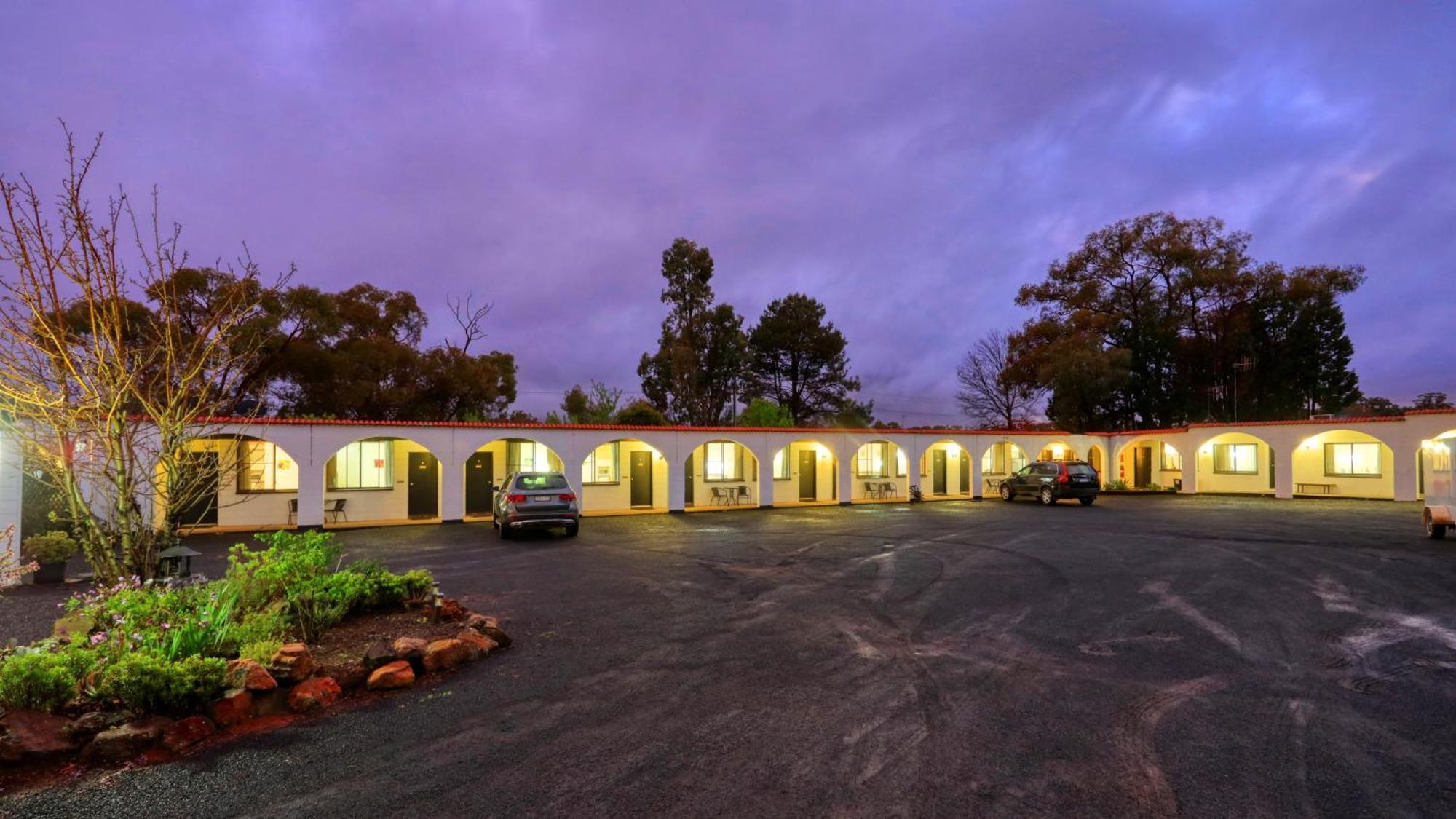Azalea Motel Coonabarabran Exterior photo