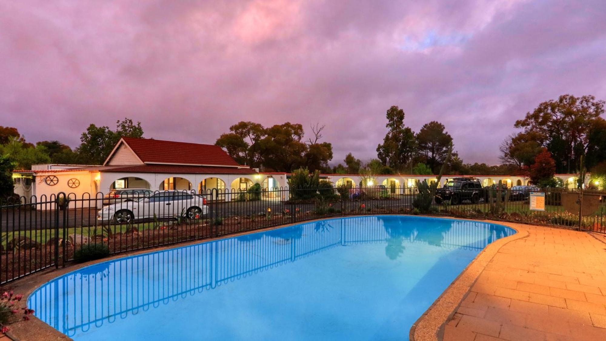Azalea Motel Coonabarabran Exterior photo